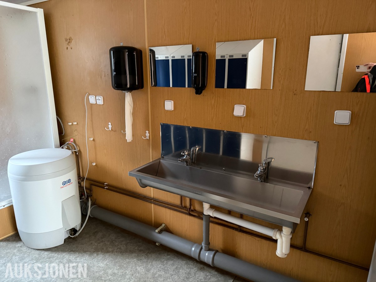 Brakke m/Dusj-Wc og garderobeskap-Flerfunksjonell