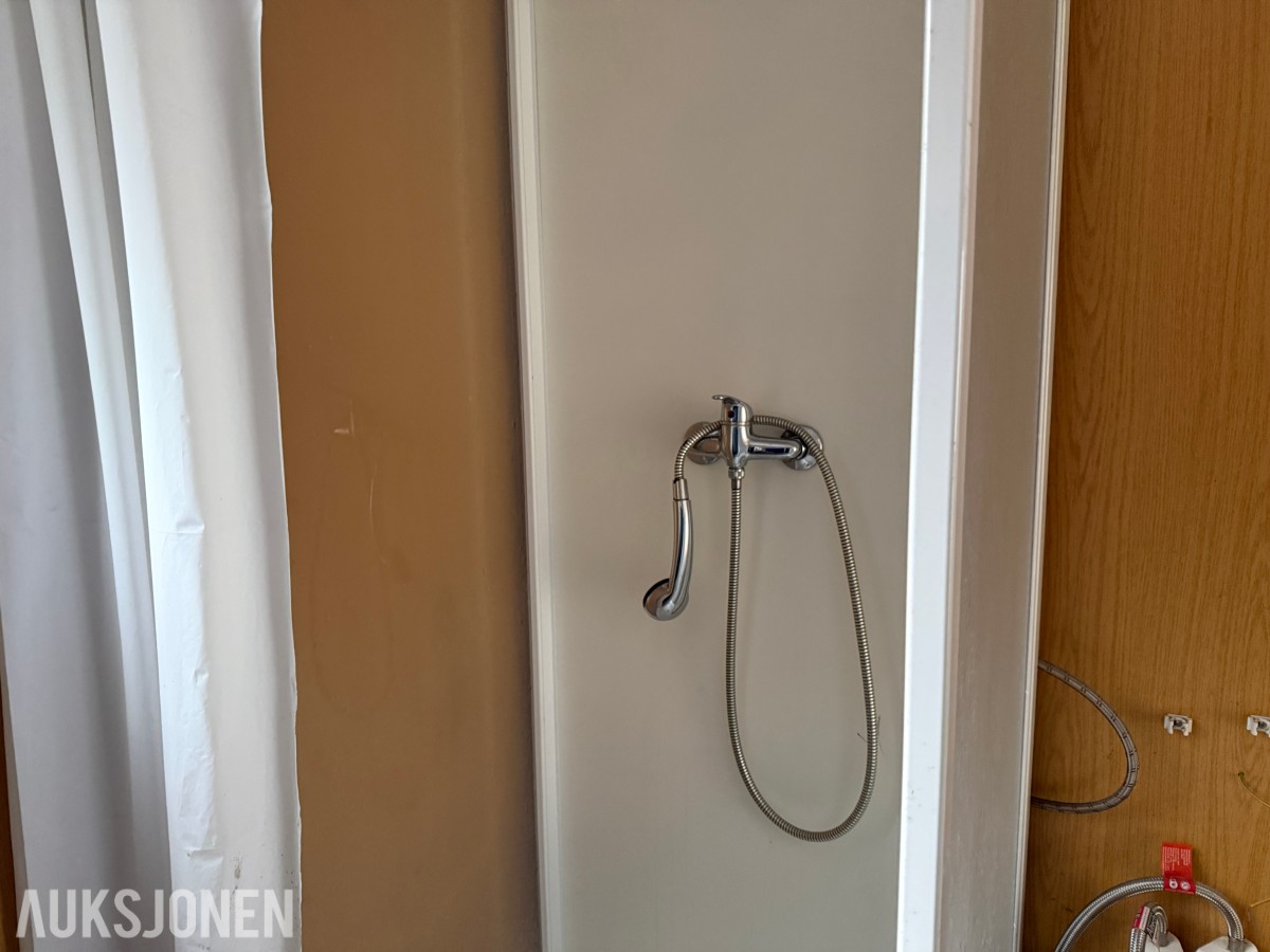 Brakke m/Dusj-Wc og garderobeskap-Flerfunksjonell