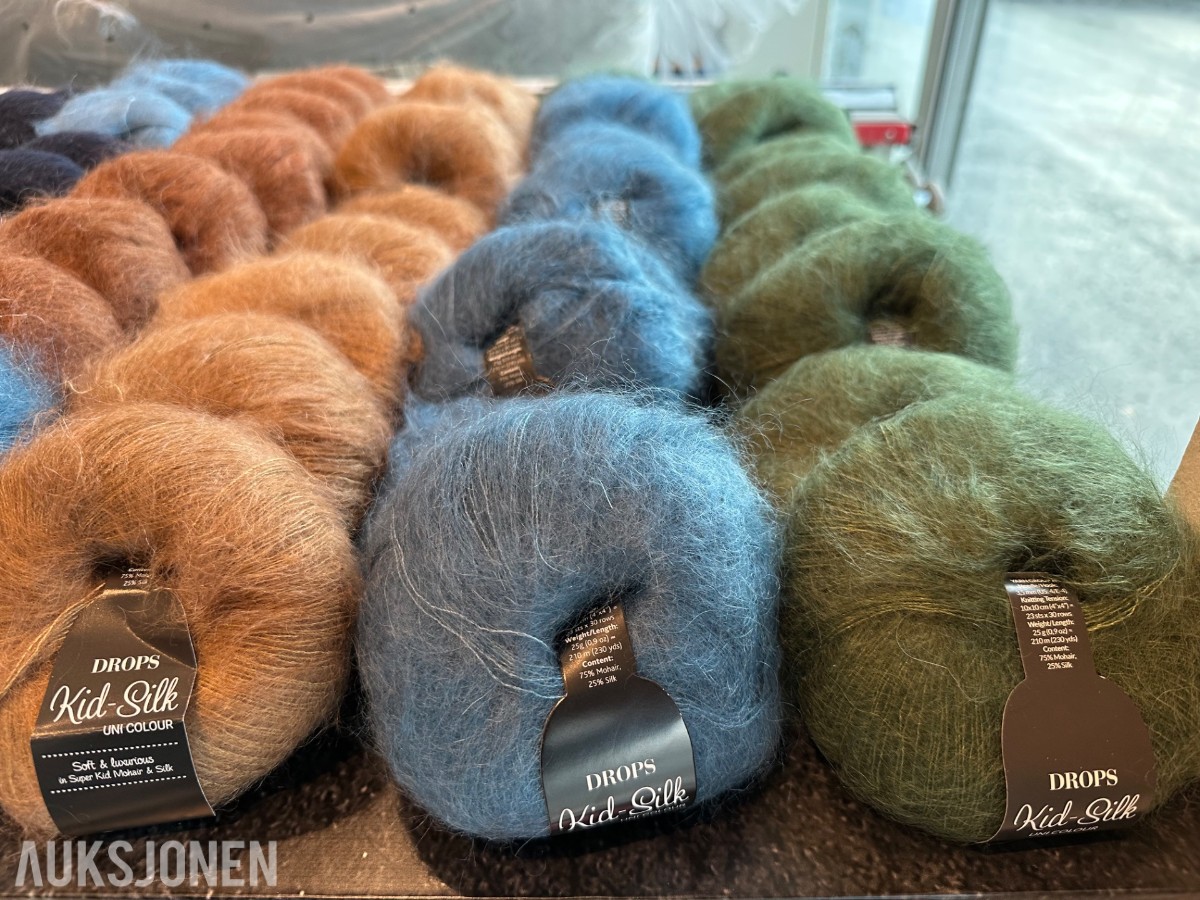 Ca 130 garnnøster Drops Kid Silk