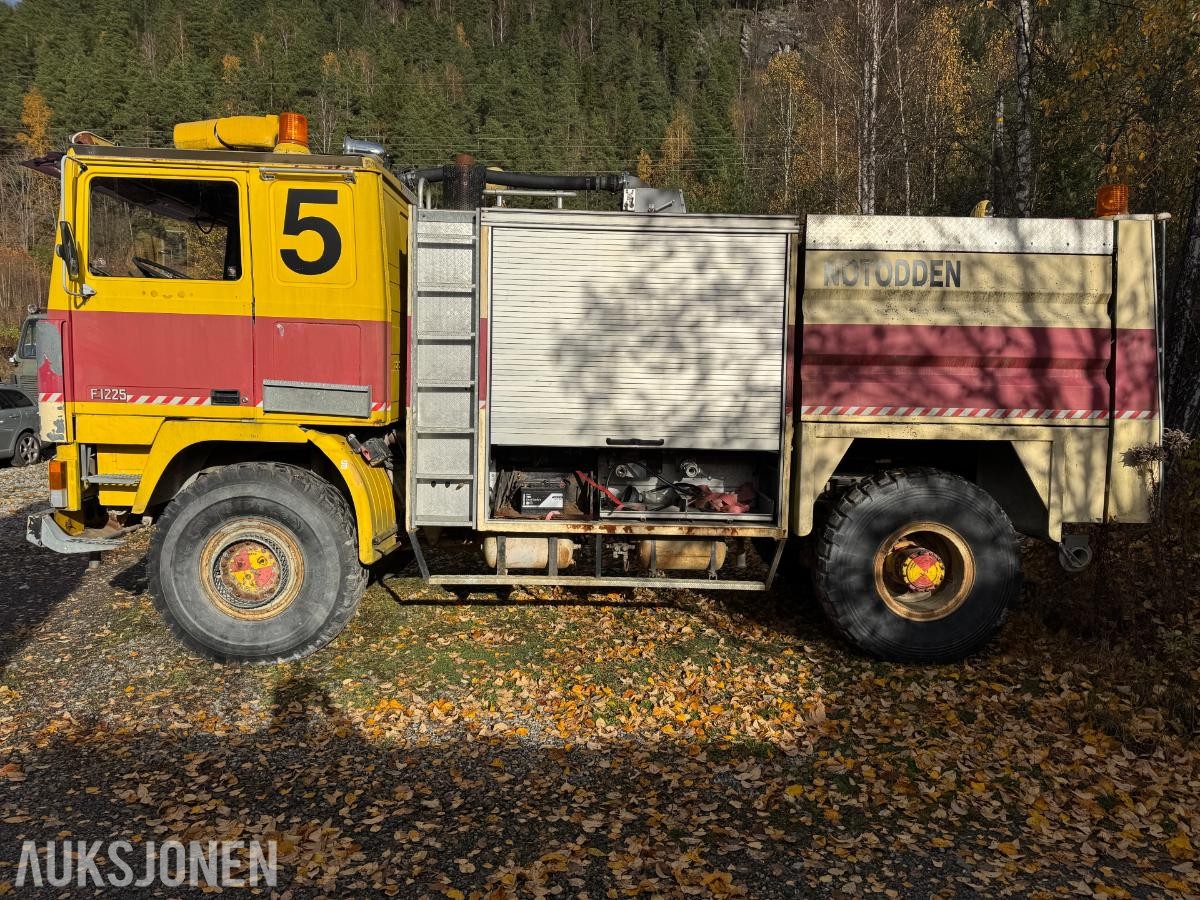 1981 Volvo F12 4X4 beredskapsbil / 33 140 km