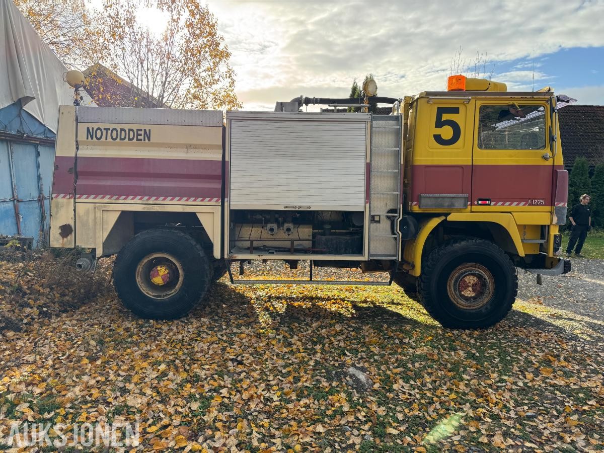 1981 Volvo F12 4X4 beredskapsbil / 33 140 km