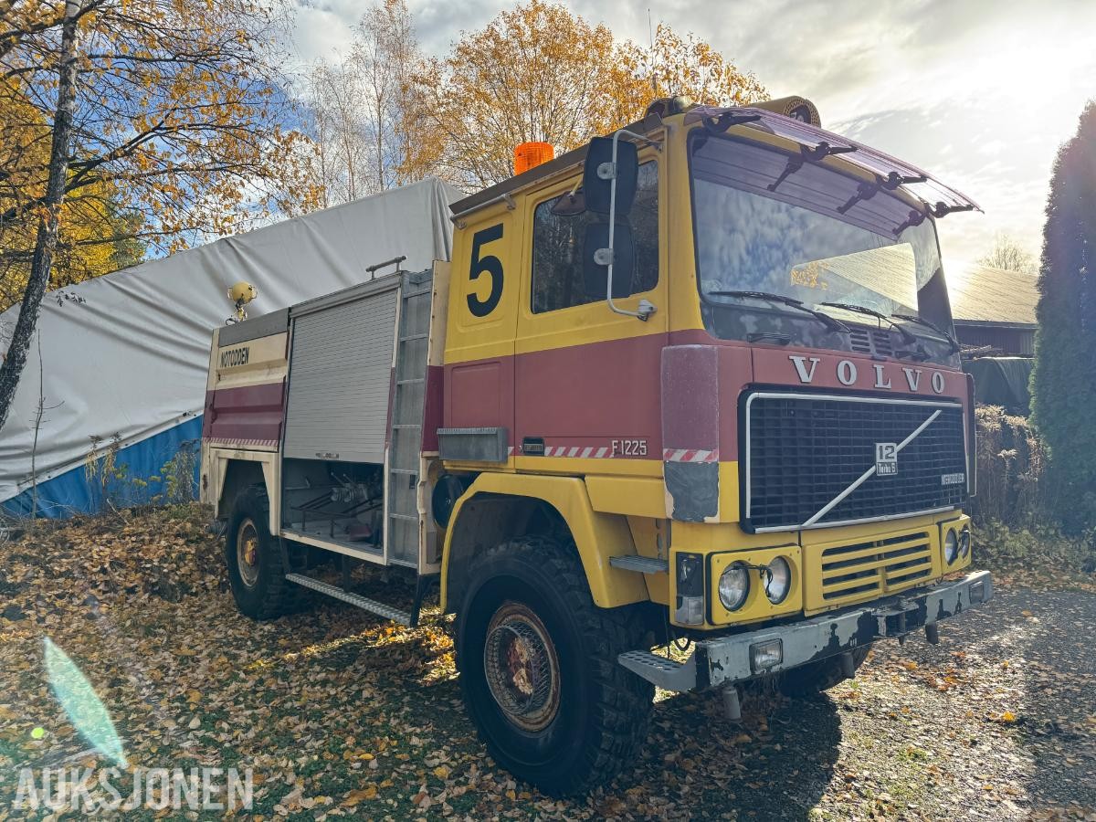 1981 Volvo F12 4X4 beredskapsbil / 33 140 km