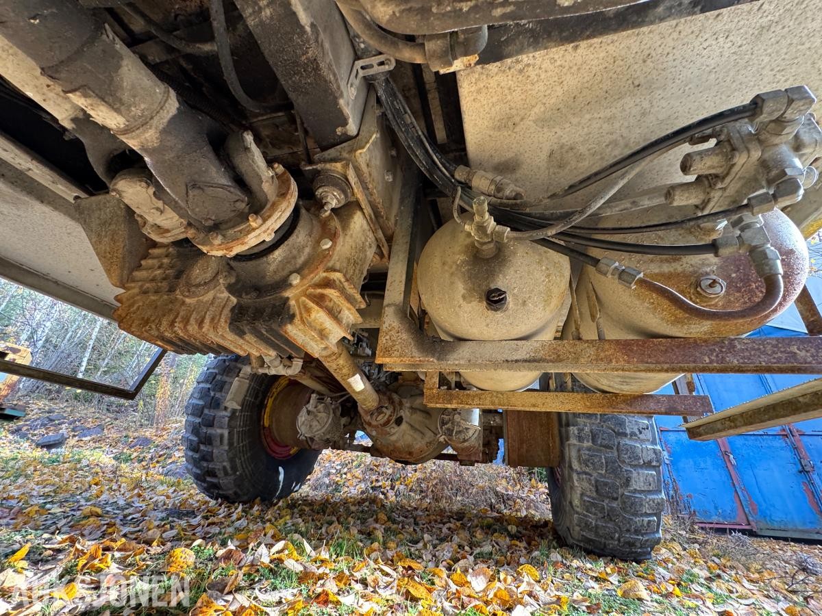 1981 Volvo F12 4X4 beredskapsbil / 33 140 km
