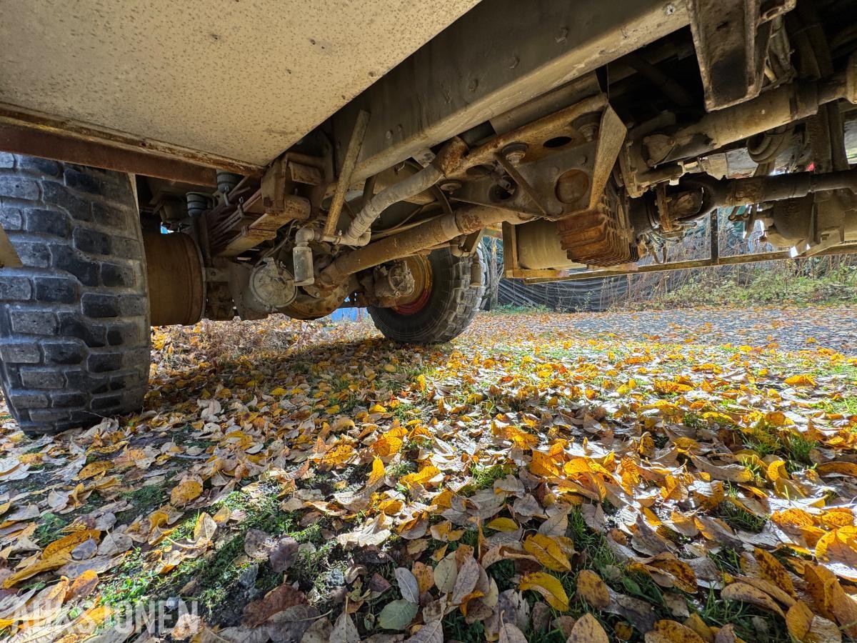 1981 Volvo F12 4X4 beredskapsbil / 33 140 km
