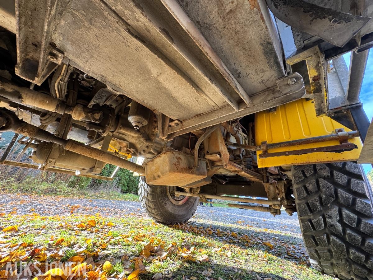 1981 Volvo F12 4X4 beredskapsbil / 33 140 km