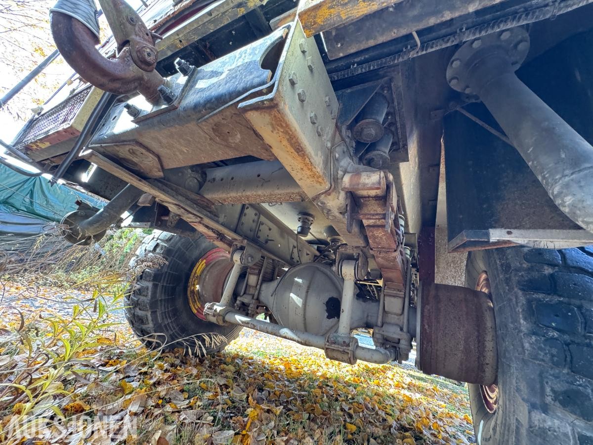 1981 Volvo F12 4X4 beredskapsbil / 33 140 km