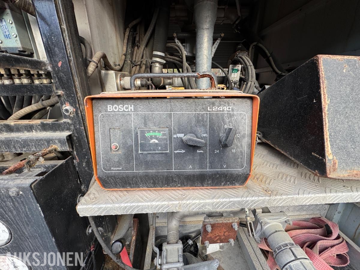 1981 Volvo F12 4X4 beredskapsbil / 33 140 km