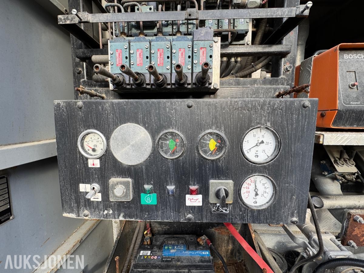 1981 Volvo F12 4X4 beredskapsbil / 33 140 km