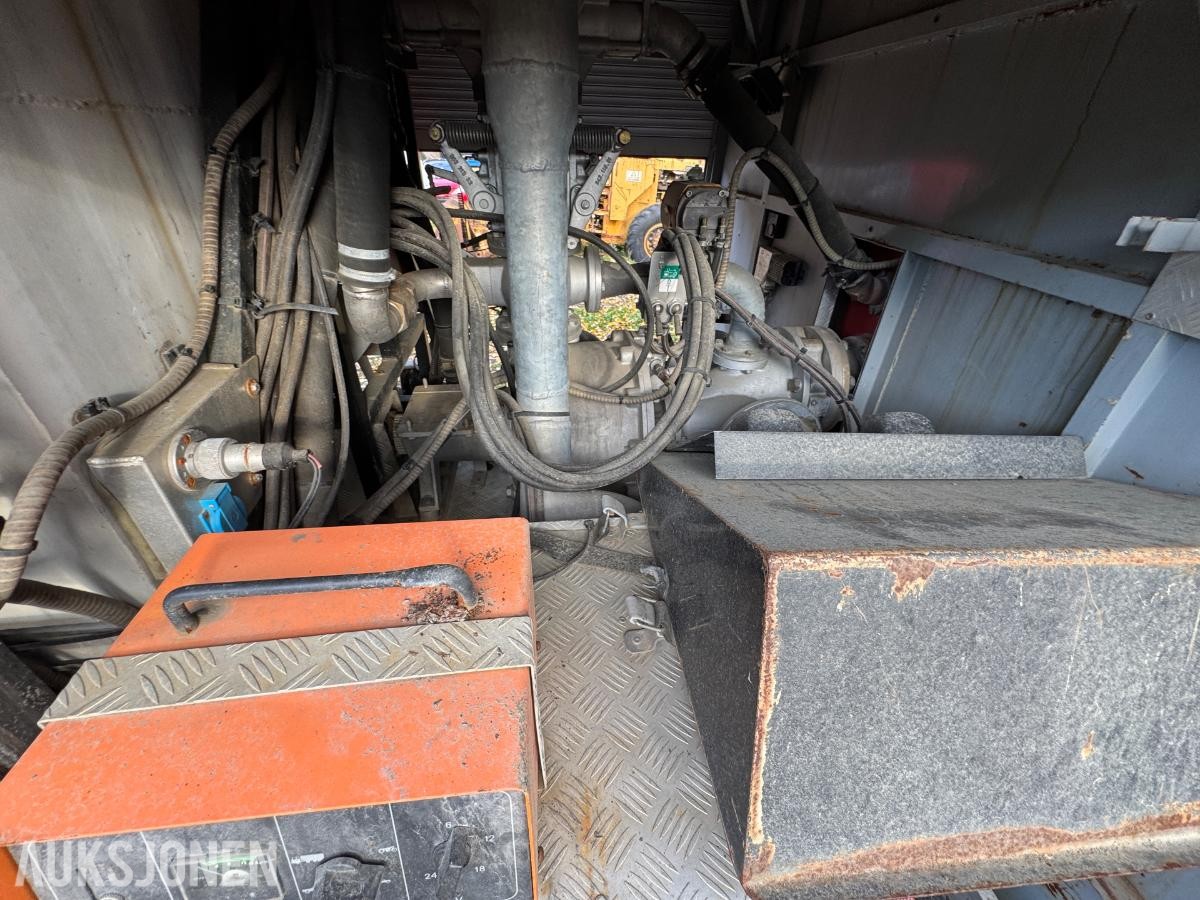 1981 Volvo F12 4X4 beredskapsbil / 33 140 km