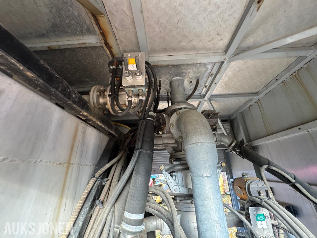 1981 Volvo F12 4X4 beredskapsbil / 33 140 km