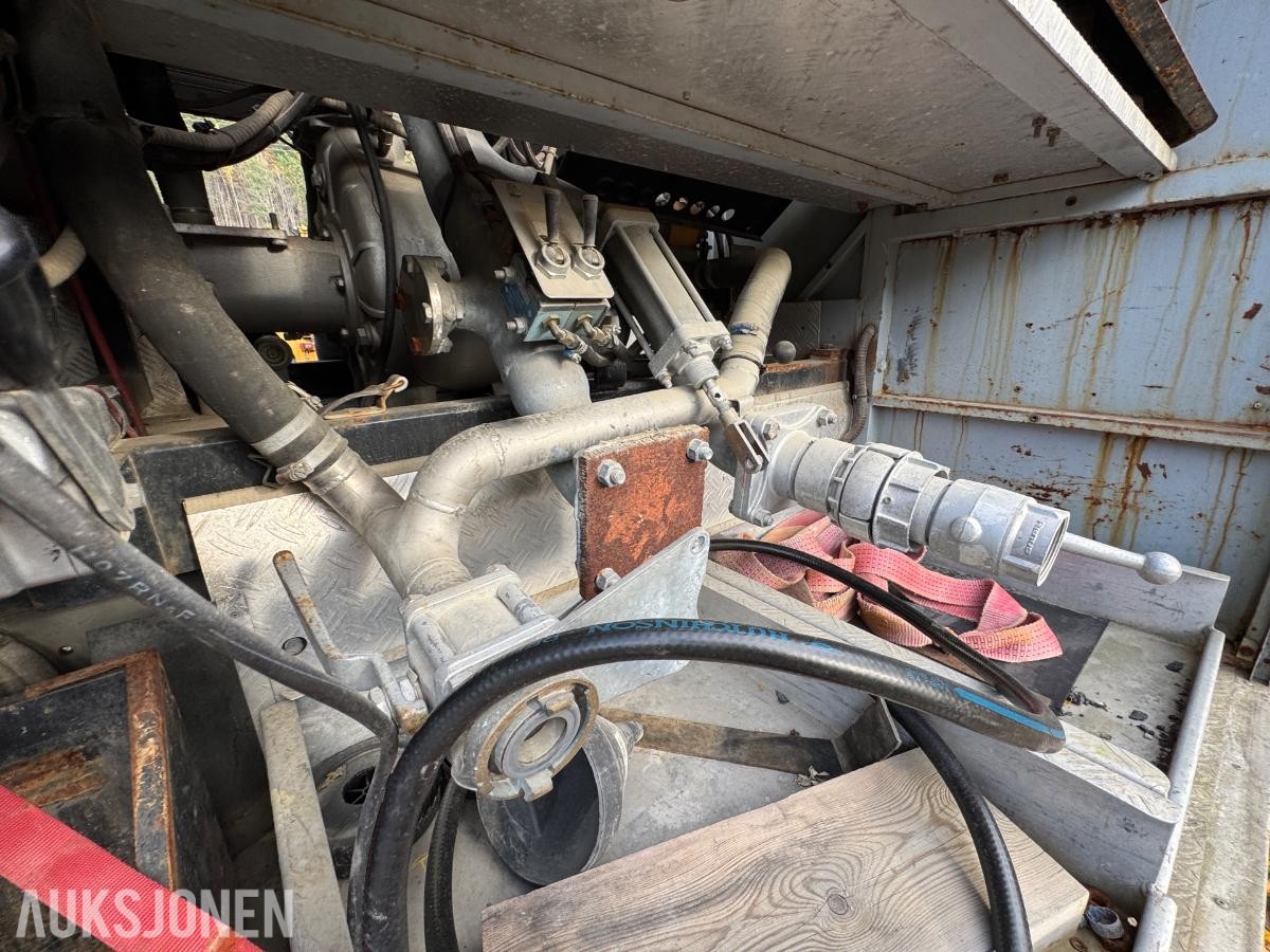 1981 Volvo F12 4X4 beredskapsbil / 33 140 km
