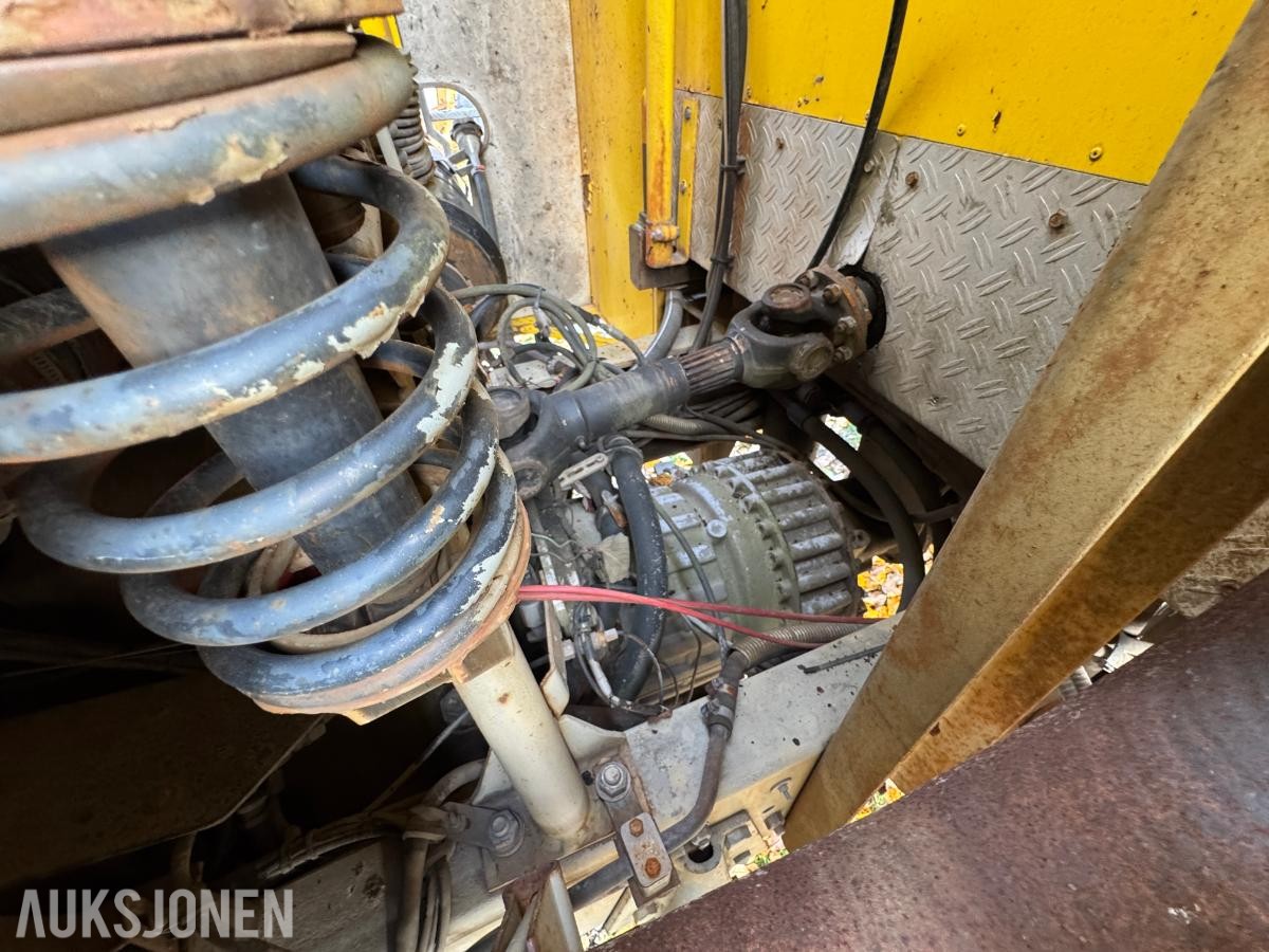 1981 Volvo F12 4X4 beredskapsbil / 33 140 km
