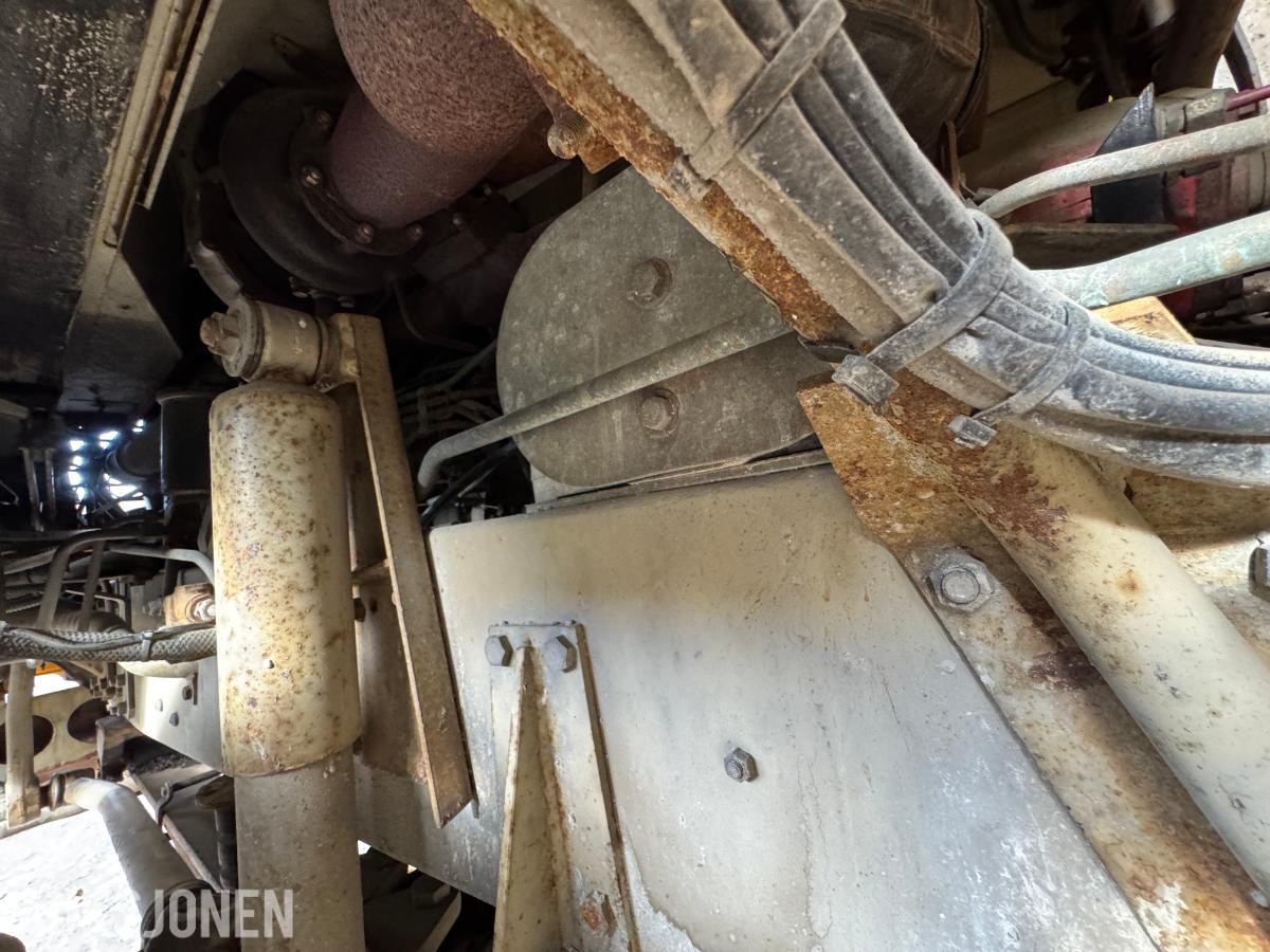 1981 Volvo F12 4X4 beredskapsbil / 33 140 km