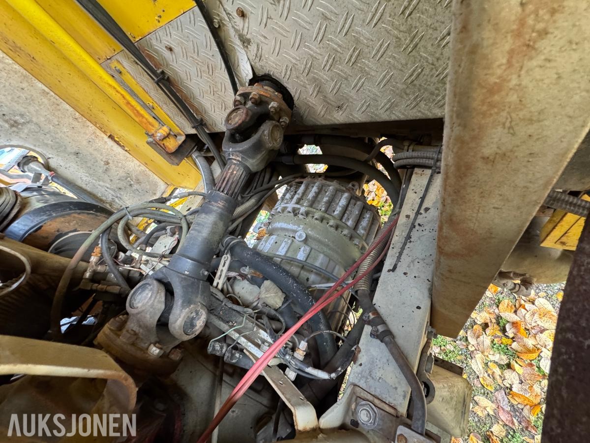 1981 Volvo F12 4X4 beredskapsbil / 33 140 km