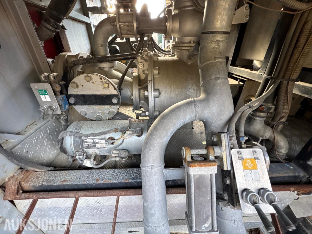 1981 Volvo F12 4X4 beredskapsbil / 33 140 km