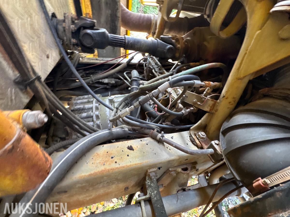 1981 Volvo F12 4X4 beredskapsbil / 33 140 km