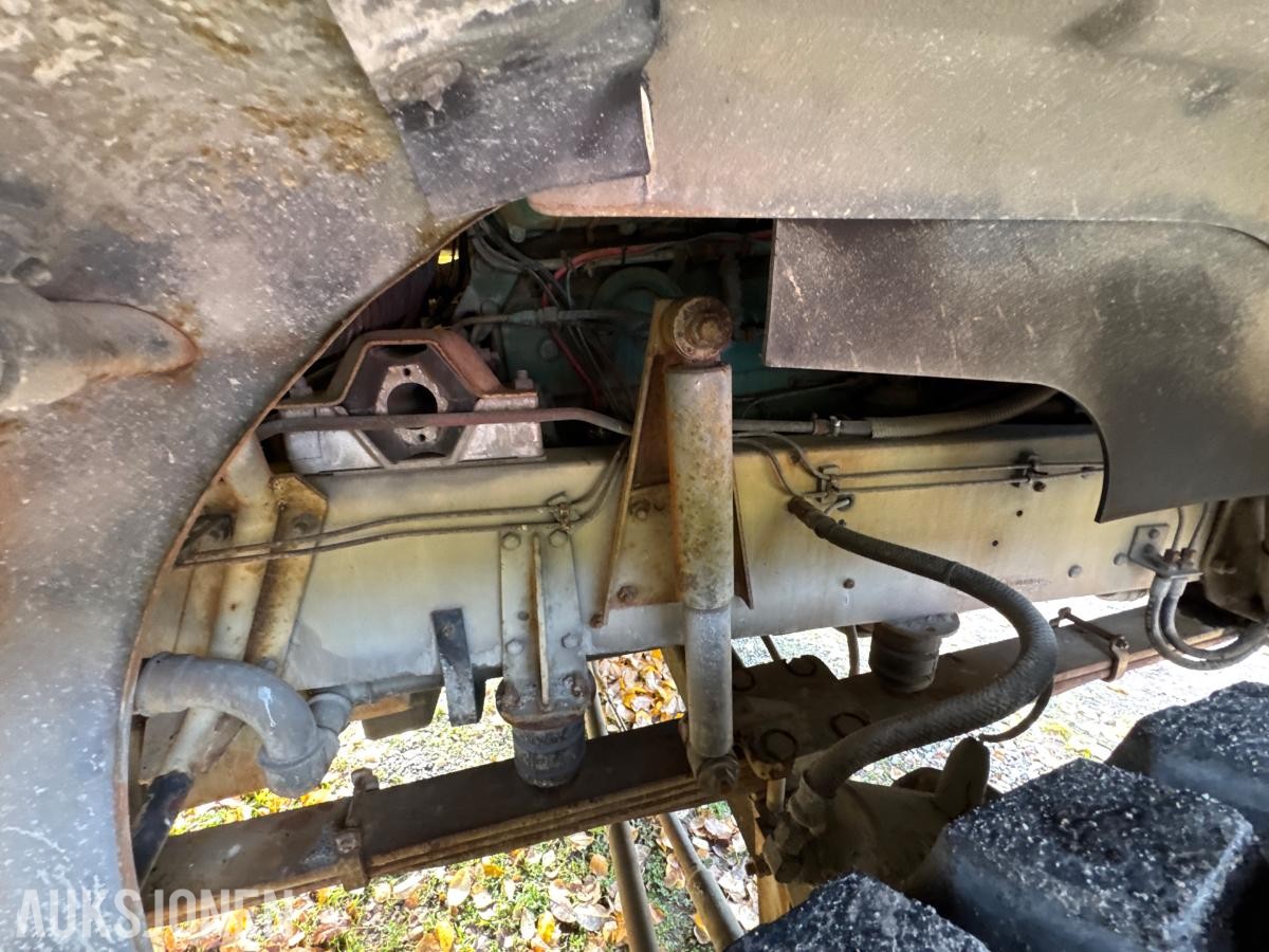 1981 Volvo F12 4X4 beredskapsbil / 33 140 km