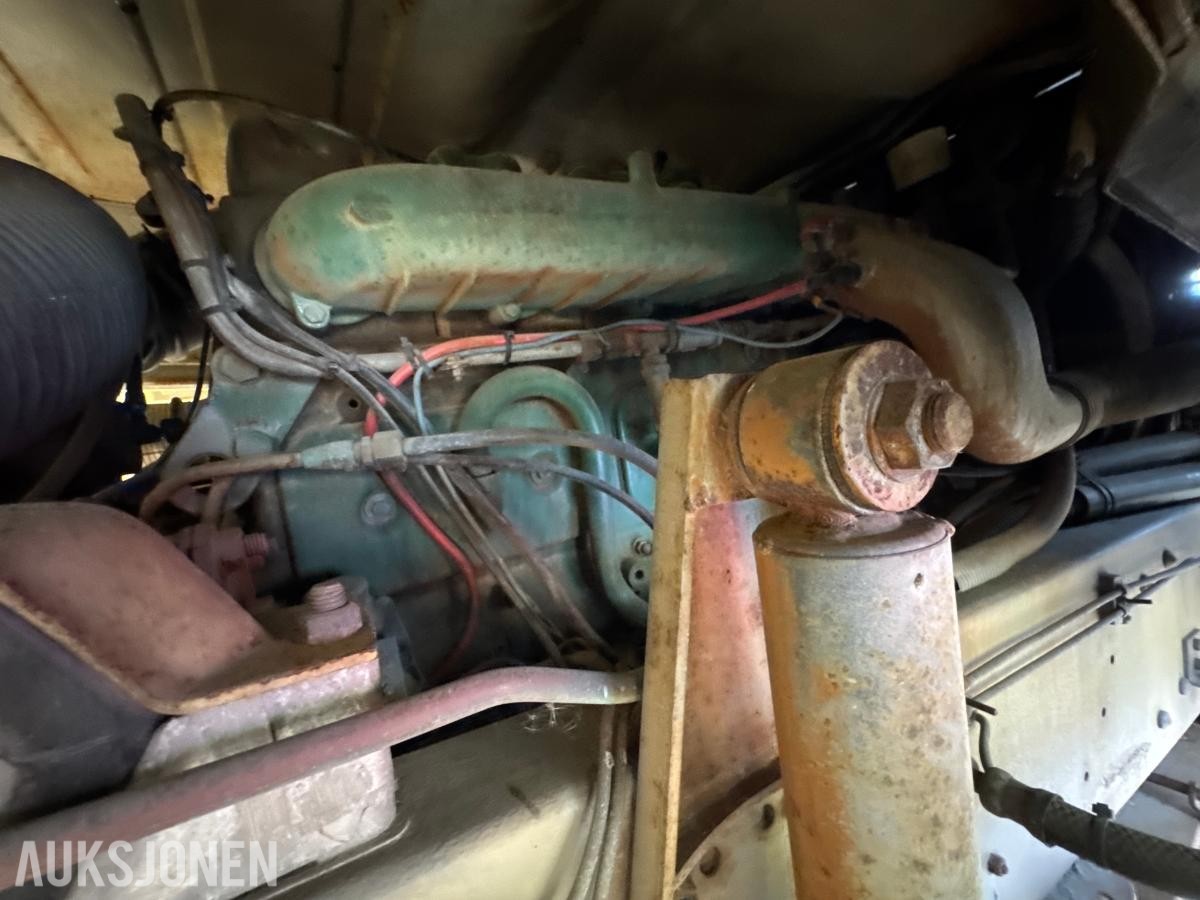 1981 Volvo F12 4X4 beredskapsbil / 33 140 km