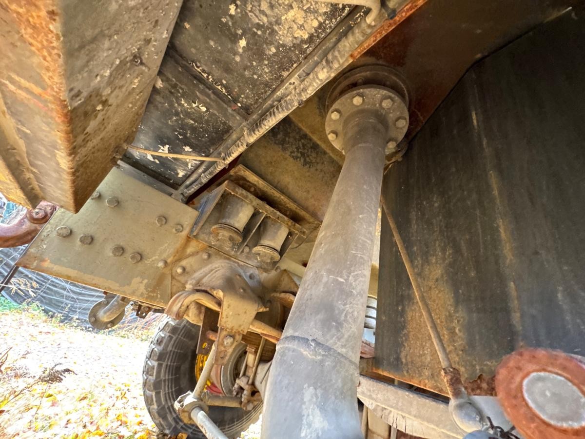 1981 Volvo F12 4X4 beredskapsbil / 33 140 km