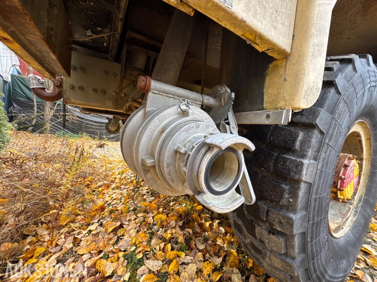1981 Volvo F12 4X4 beredskapsbil / 33 140 km