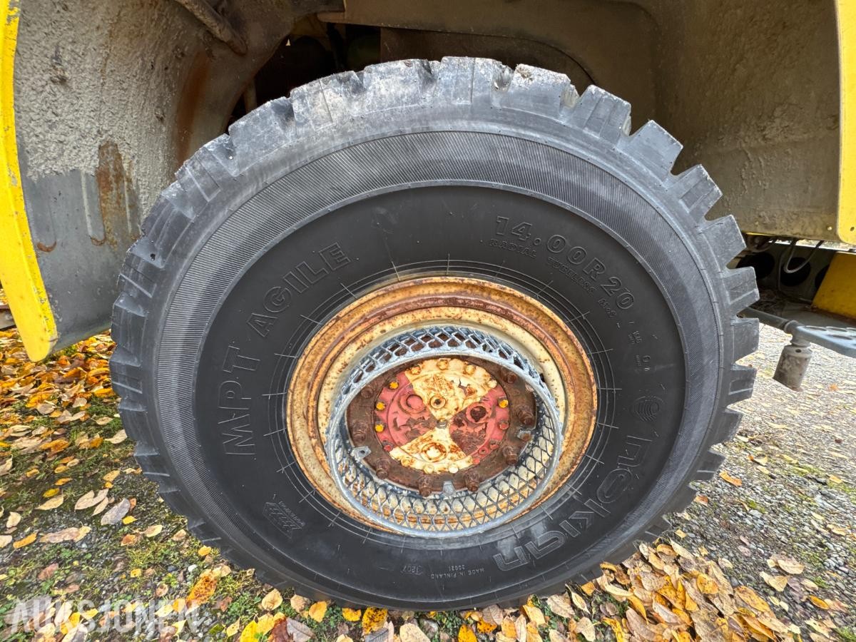 1981 Volvo F12 4X4 beredskapsbil / 33 140 km