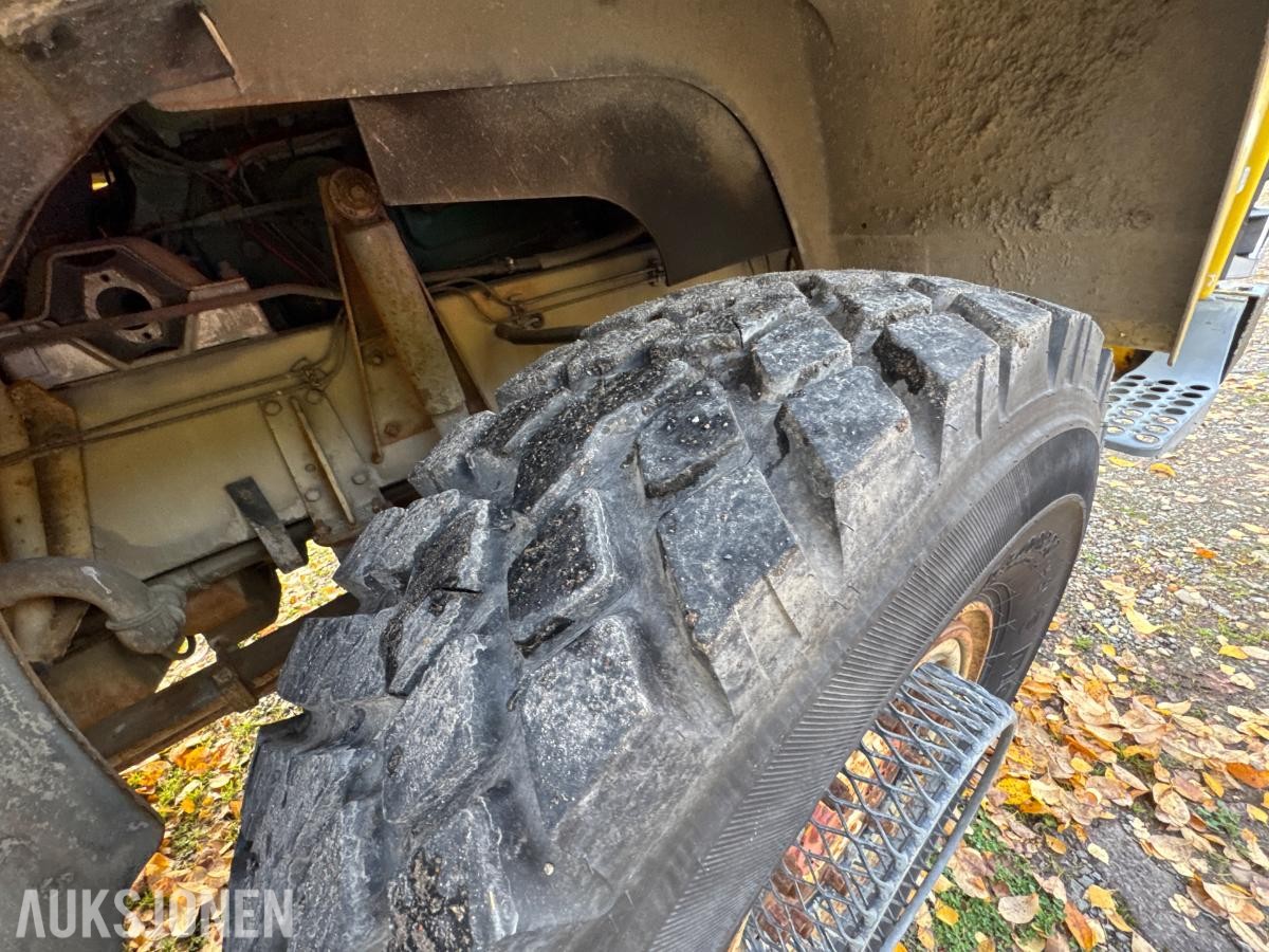 1981 Volvo F12 4X4 beredskapsbil / 33 140 km
