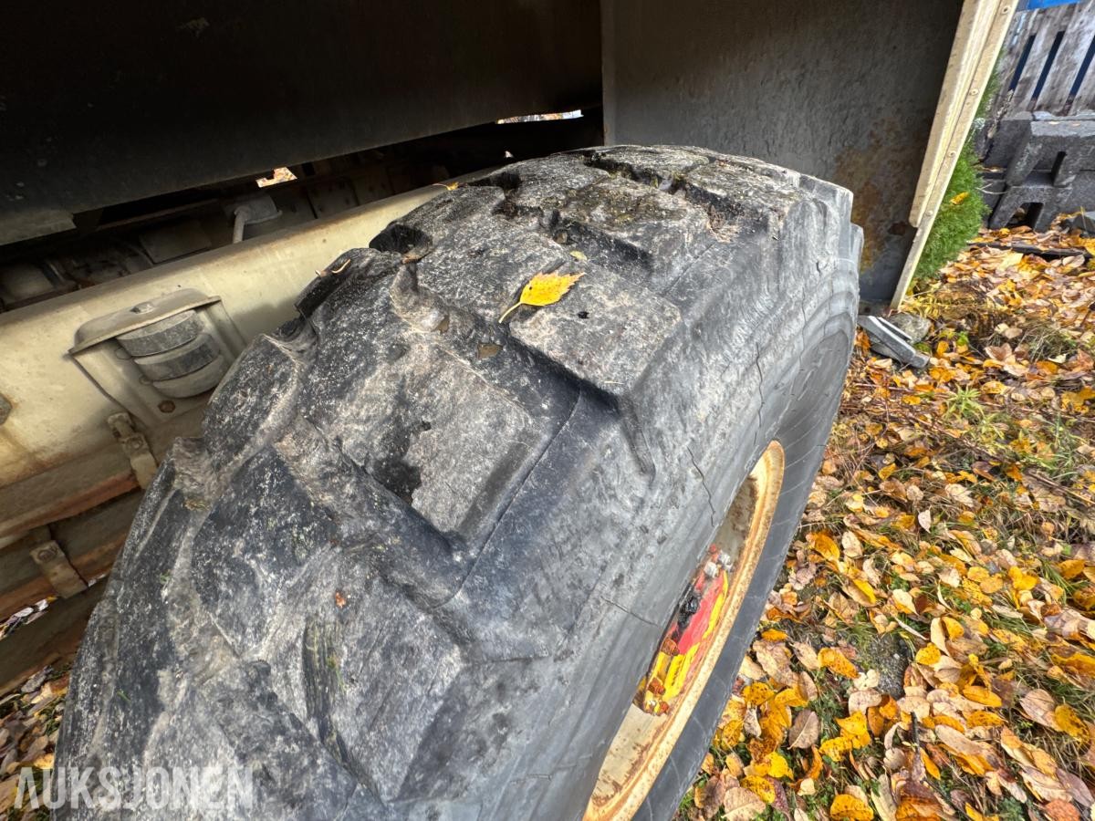1981 Volvo F12 4X4 beredskapsbil / 33 140 km