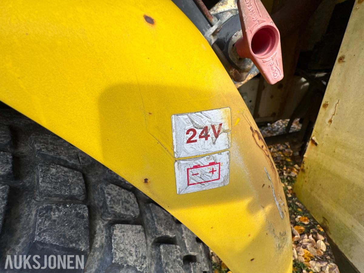 1981 Volvo F12 4X4 beredskapsbil / 33 140 km