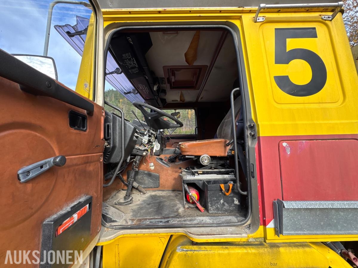 1981 Volvo F12 4X4 beredskapsbil / 33 140 km