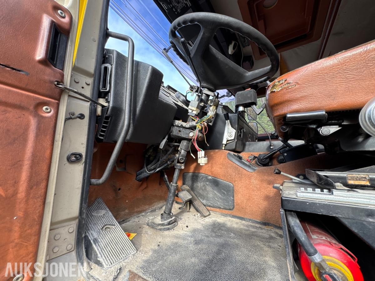 1981 Volvo F12 4X4 beredskapsbil / 33 140 km
