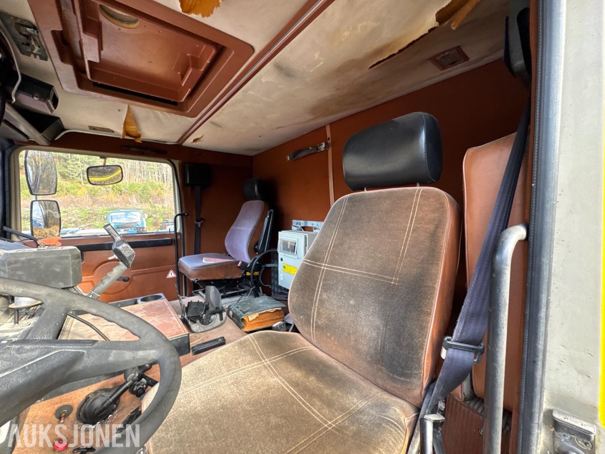 1981 Volvo F12 4X4 beredskapsbil / 33 140 km