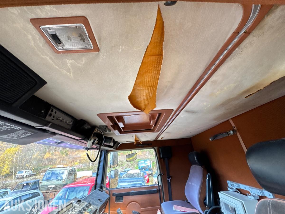 1981 Volvo F12 4X4 beredskapsbil / 33 140 km