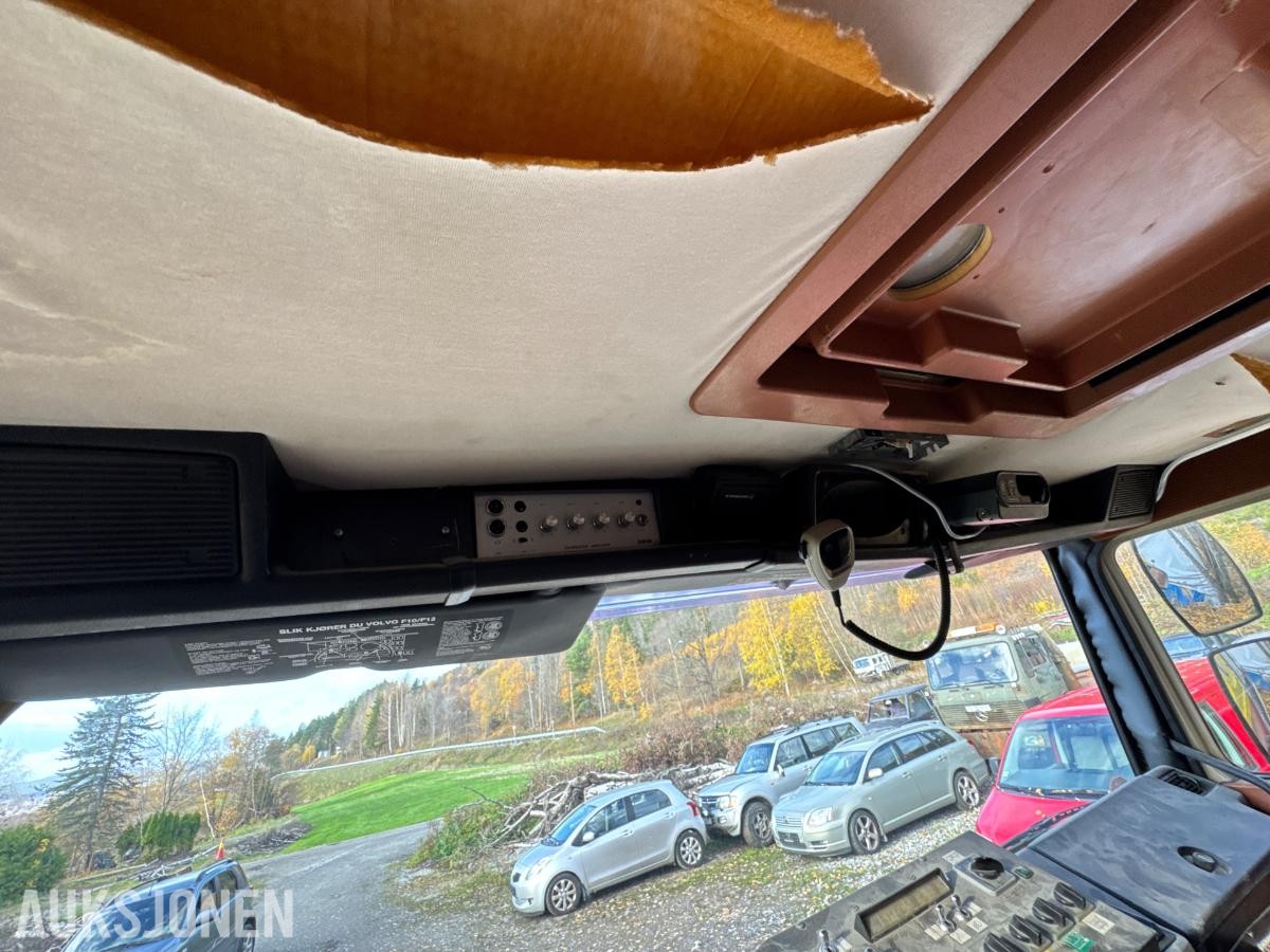 1981 Volvo F12 4X4 beredskapsbil / 33 140 km