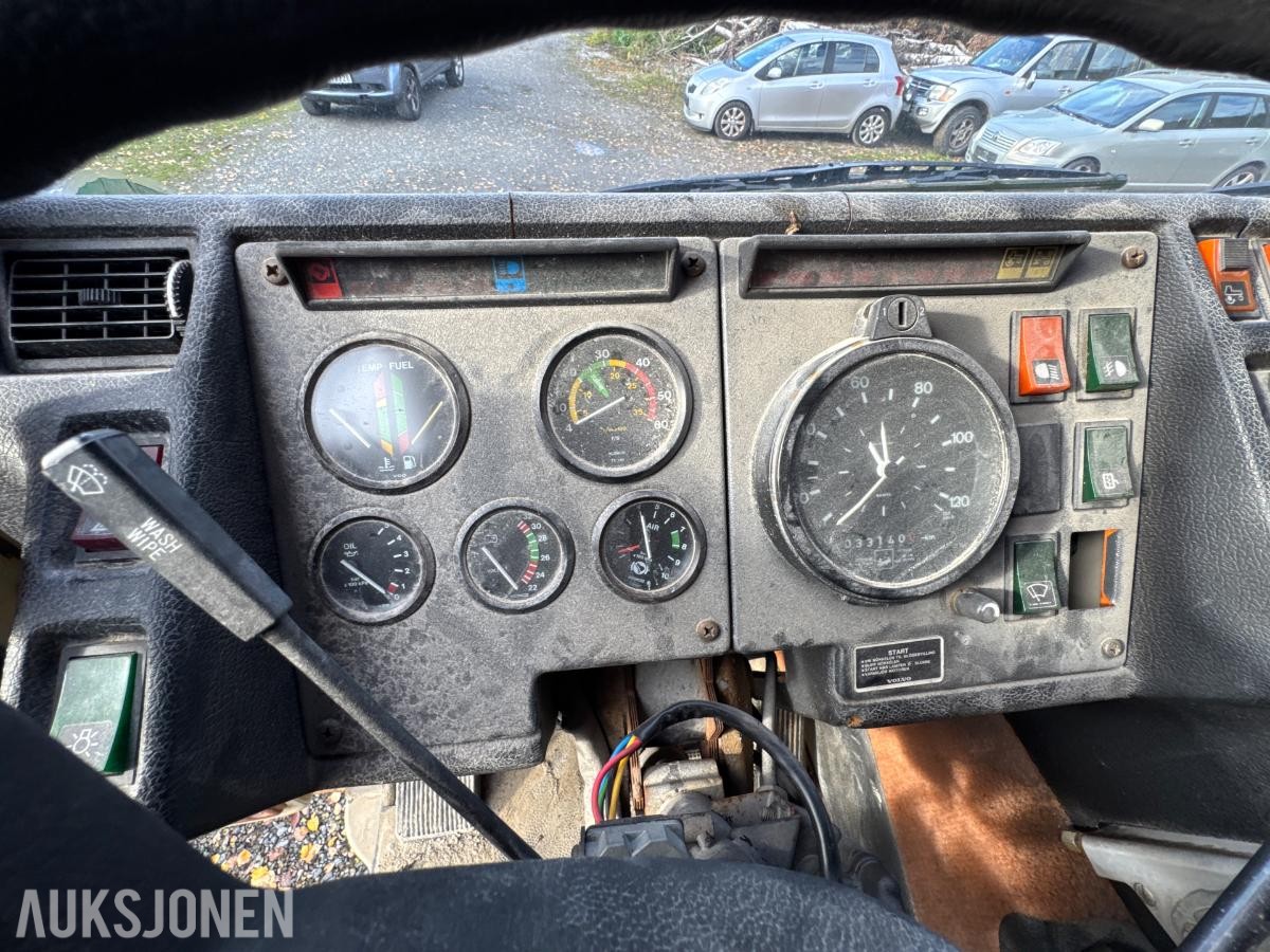 1981 Volvo F12 4X4 beredskapsbil / 33 140 km