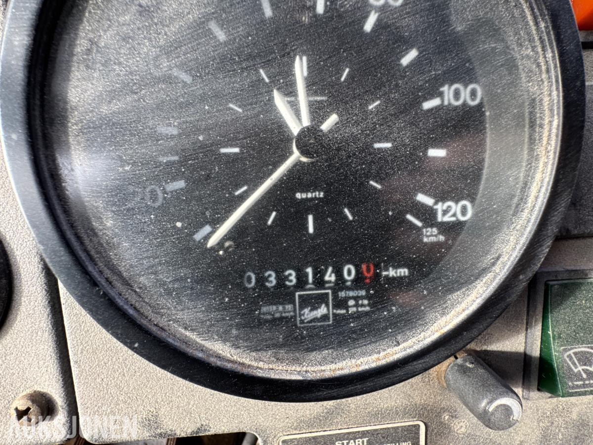 1981 Volvo F12 4X4 beredskapsbil / 33 140 km