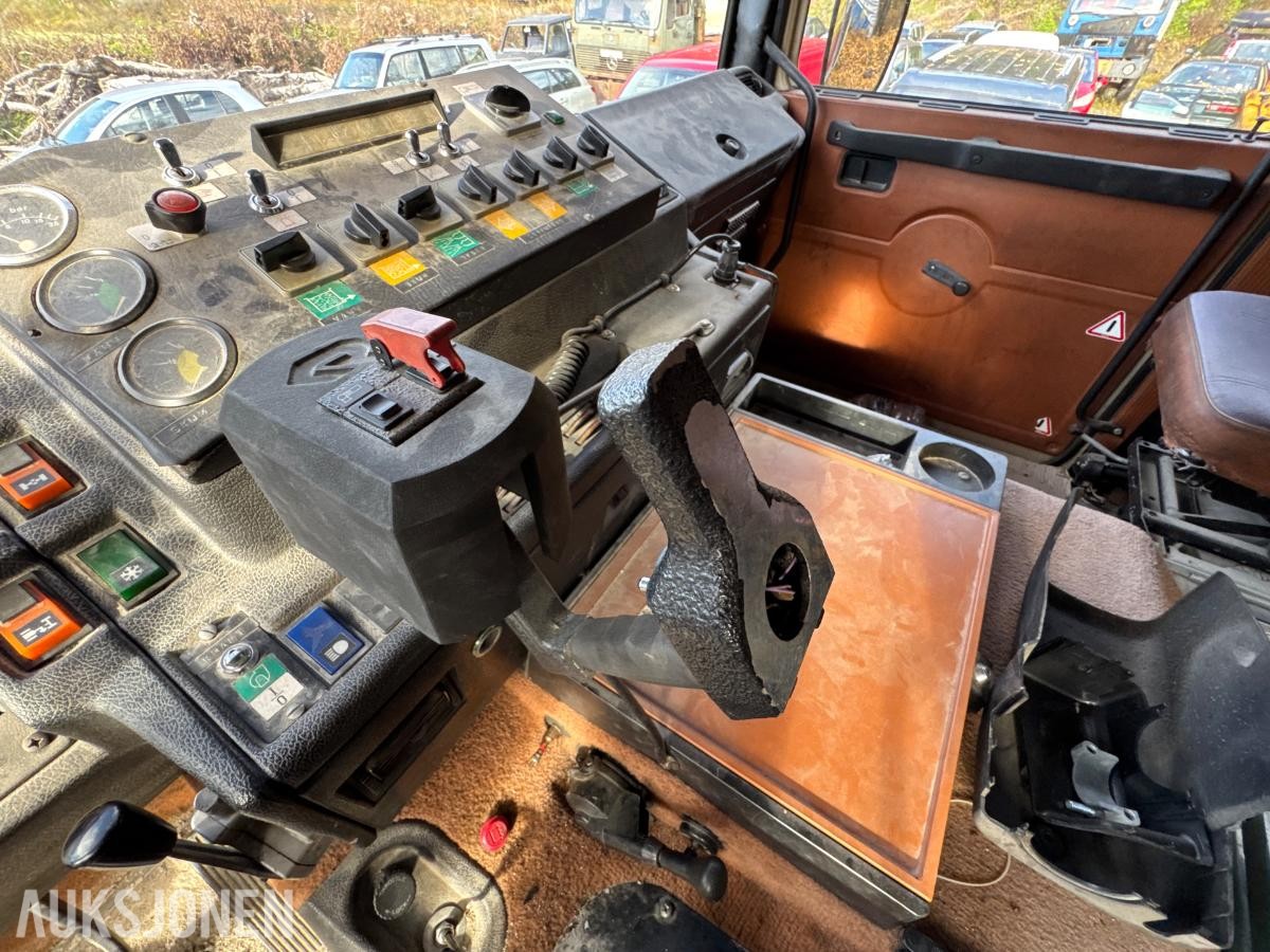 1981 Volvo F12 4X4 beredskapsbil / 33 140 km