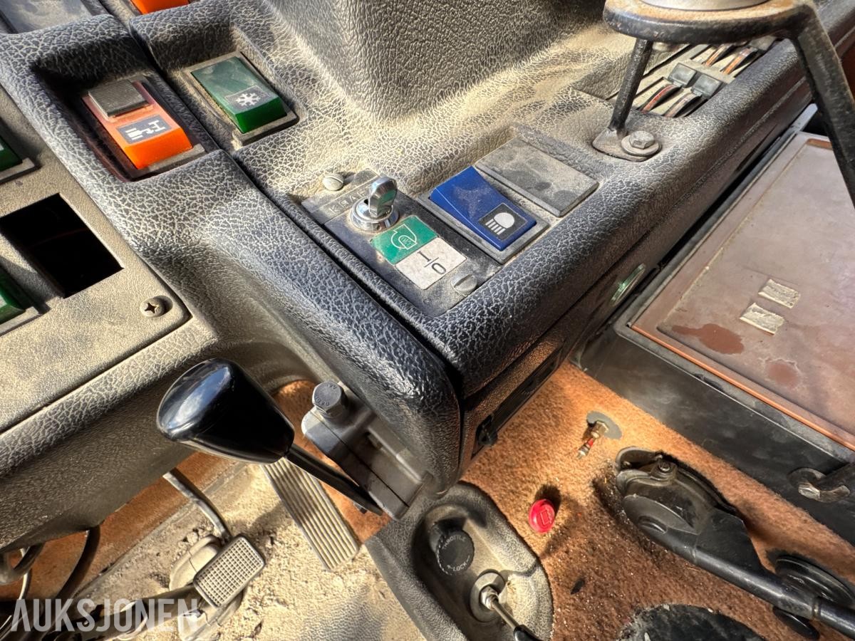 1981 Volvo F12 4X4 beredskapsbil / 33 140 km
