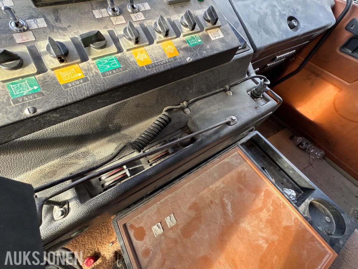 1981 Volvo F12 4X4 beredskapsbil / 33 140 km
