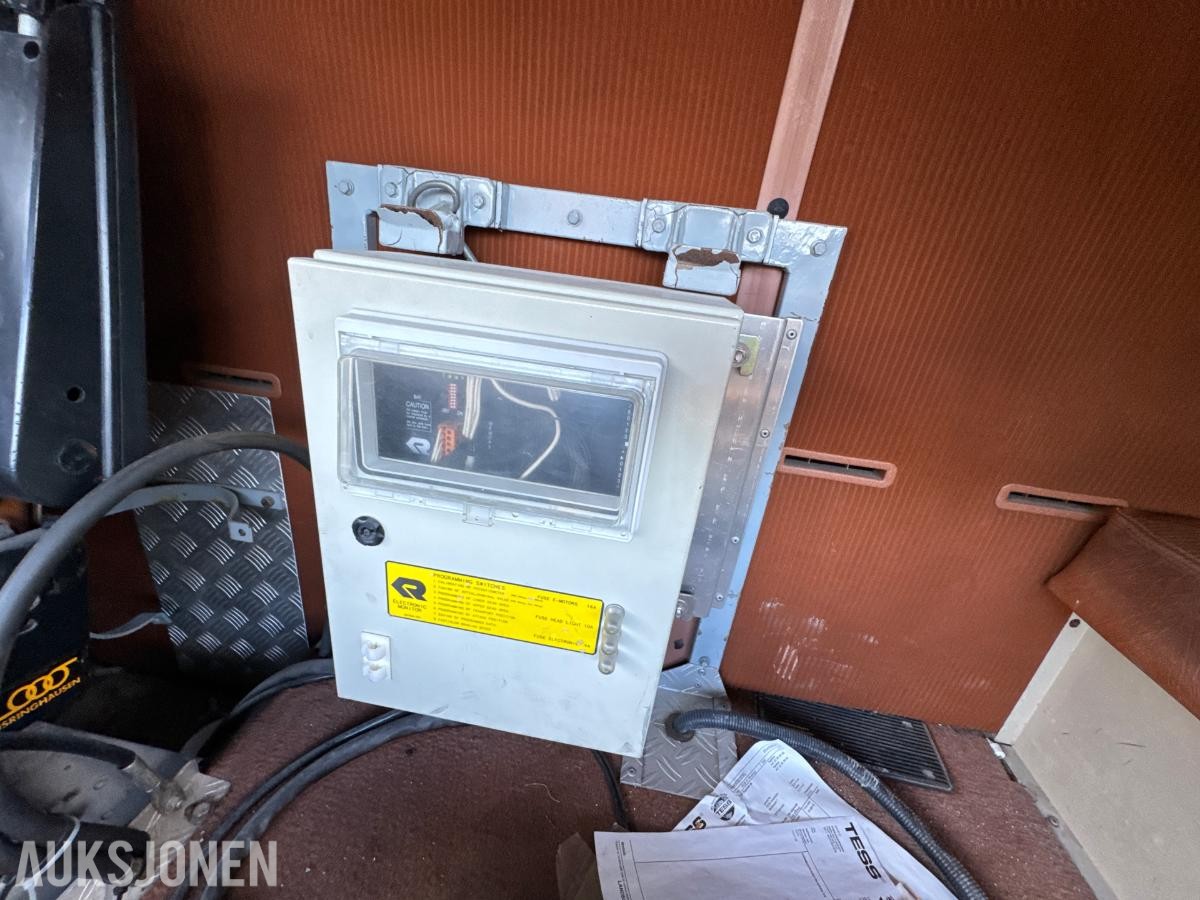 1981 Volvo F12 4X4 beredskapsbil / 33 140 km