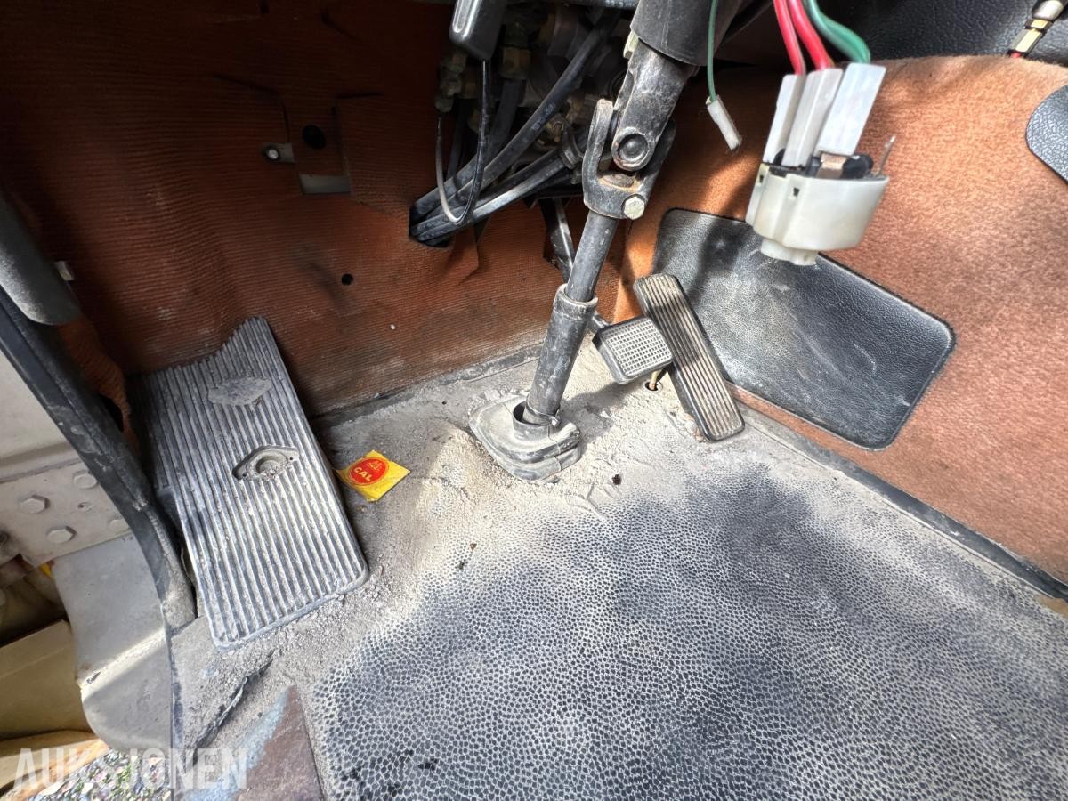 1981 Volvo F12 4X4 beredskapsbil / 33 140 km
