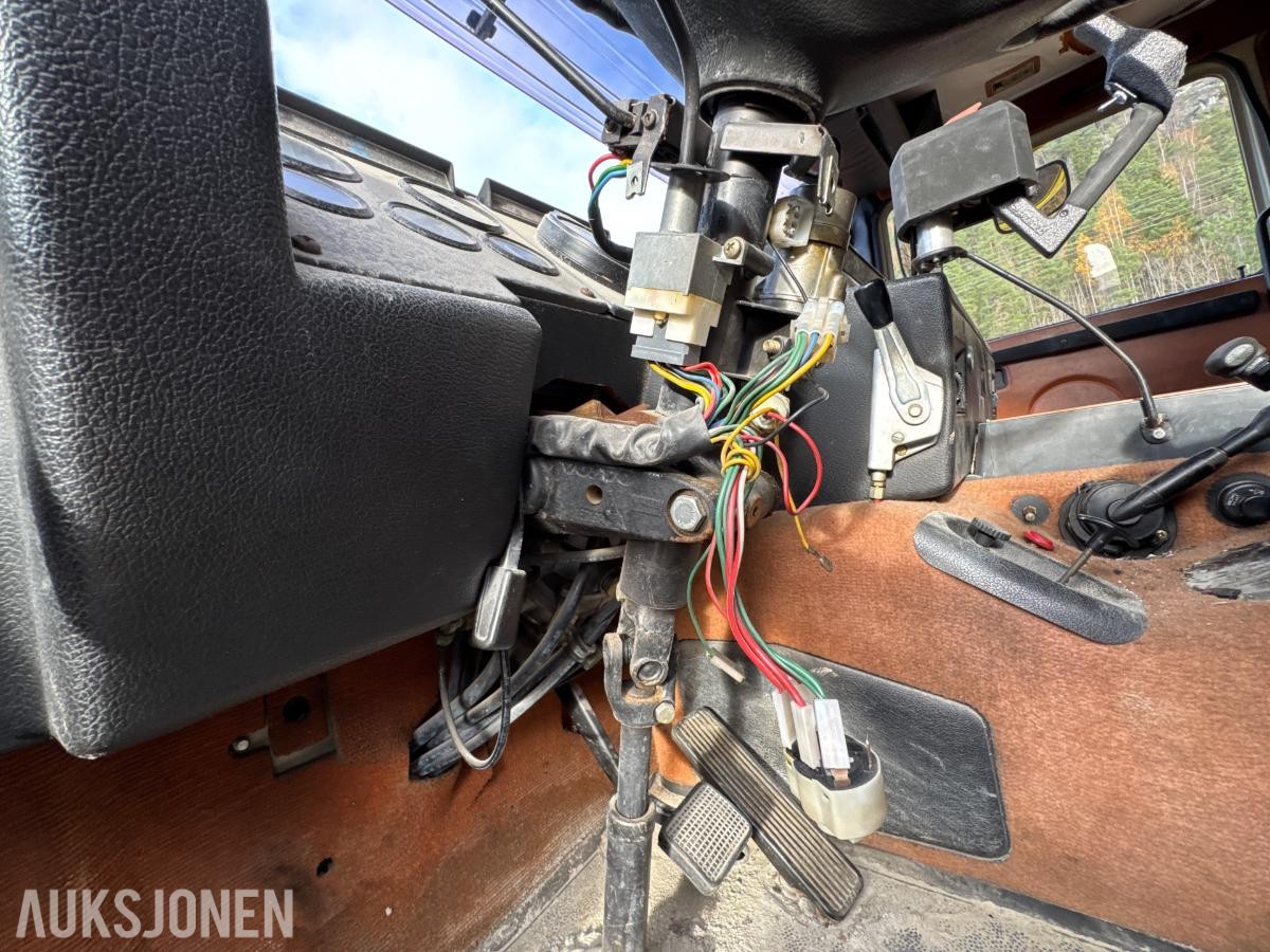 1981 Volvo F12 4X4 beredskapsbil / 33 140 km
