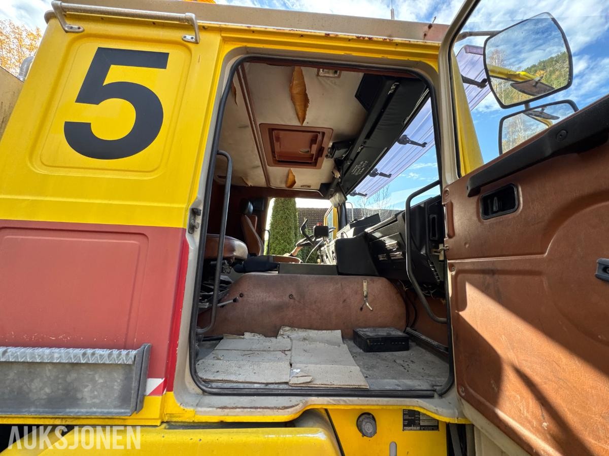 1981 Volvo F12 4X4 beredskapsbil / 33 140 km