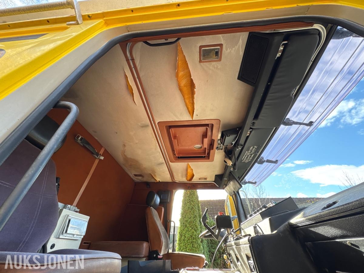 1981 Volvo F12 4X4 beredskapsbil / 33 140 km