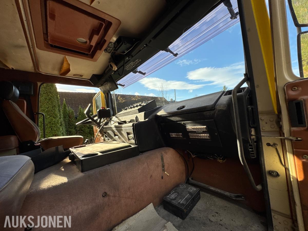 1981 Volvo F12 4X4 beredskapsbil / 33 140 km