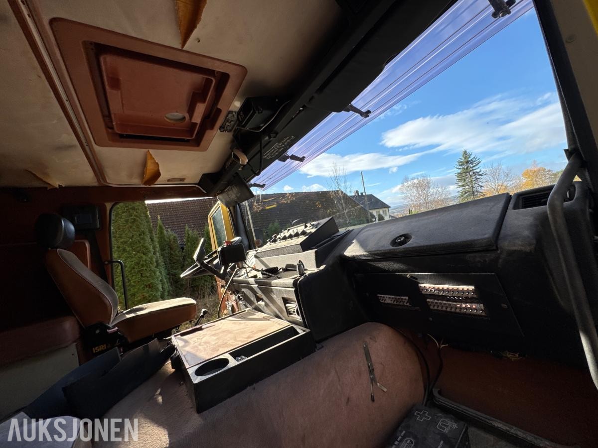 1981 Volvo F12 4X4 beredskapsbil / 33 140 km
