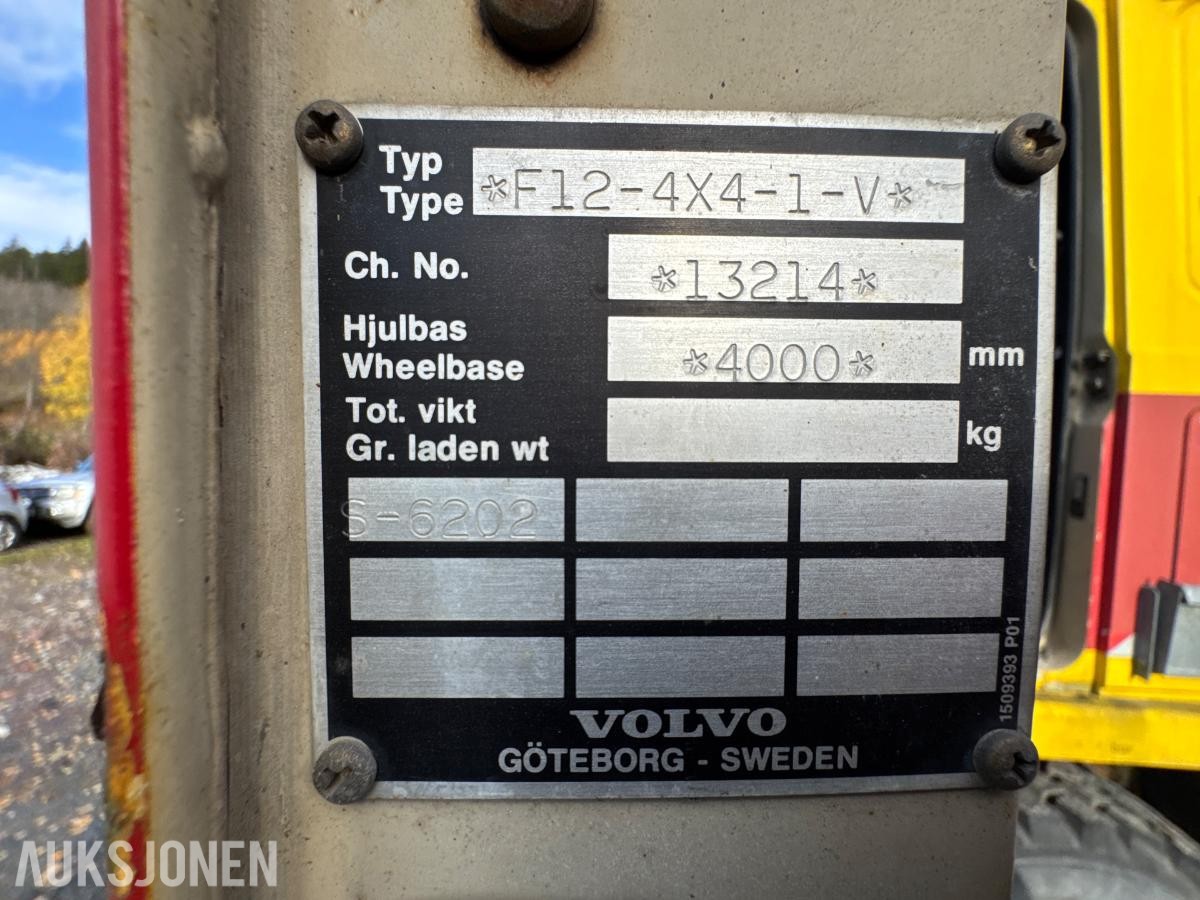 1981 Volvo F12 4X4 beredskapsbil / 33 140 km