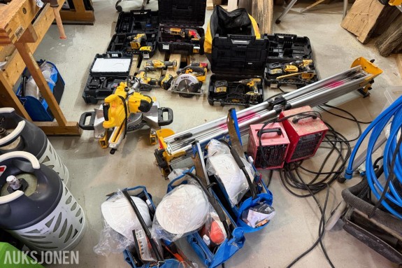 DeWalt Stor batteriverktøypakke + Kapp/gjerdesag m. stativ, bordsag, laser, varmeovner, div.håndverktøy