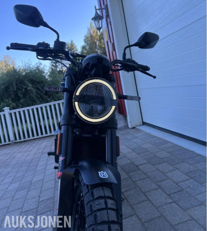 2024 MC - Husqvarna Svartpilen 125