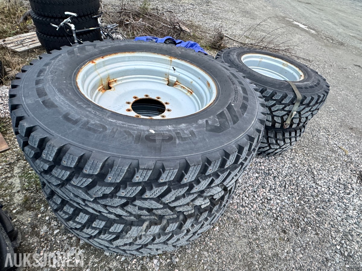 2019 Nokian Hakkapelitta TRI industridekksett med pigg 440/80R28 og 540/80R38