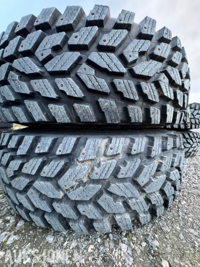 2019 Nokian Hakkapelitta TRI industridekksett med pigg 440/80R28 og 540/80R38